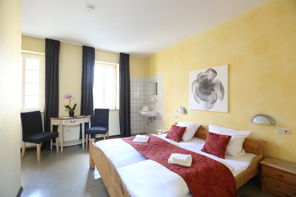 Kolping Hostel Trier Im Warsberger Hof Quarto foto